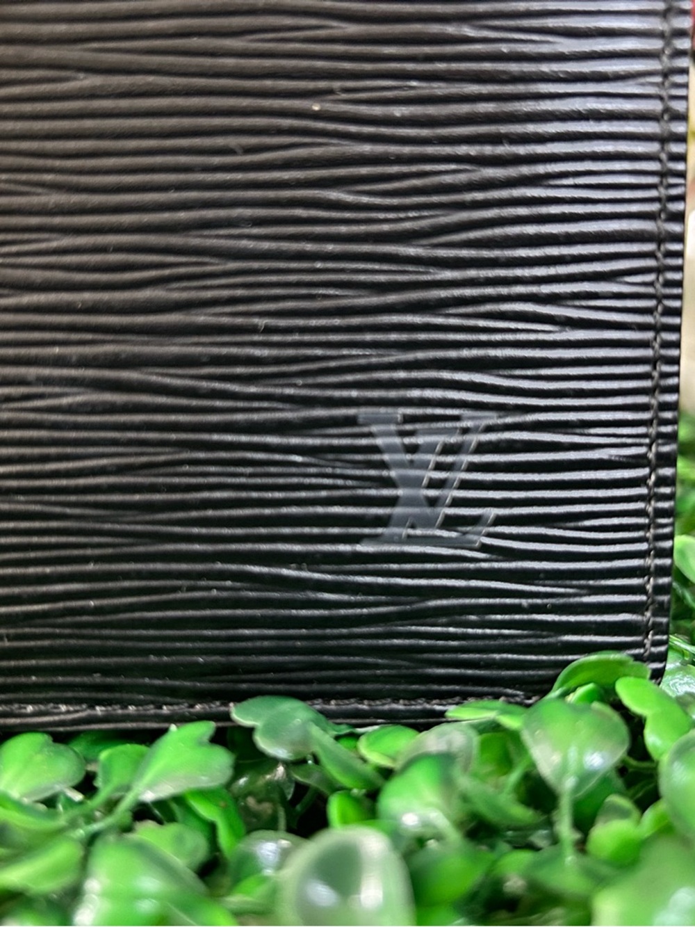 Vintage Louis Vuitton LV Black Epi Zip Pochette w/ Removable Strap - Picture 2 of 15